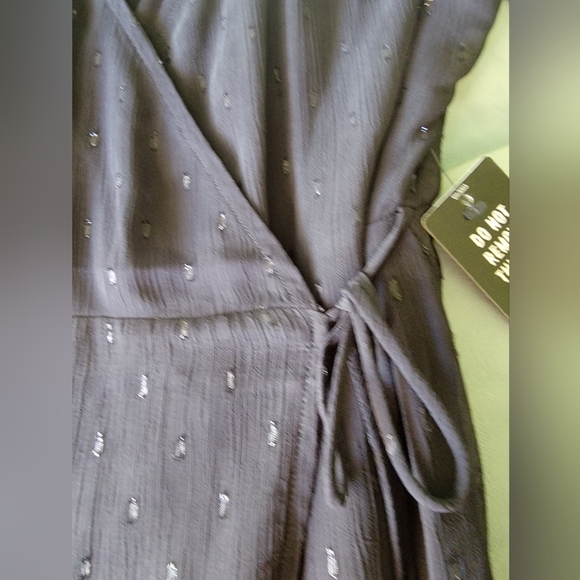 NWT EXPRESS Petite V-neck Wrap Black Dress, S - Picture 3 of 7